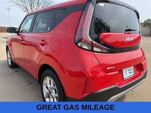 Used 2025 Kia Soul LX w/ LX Technology Package FWD image 4