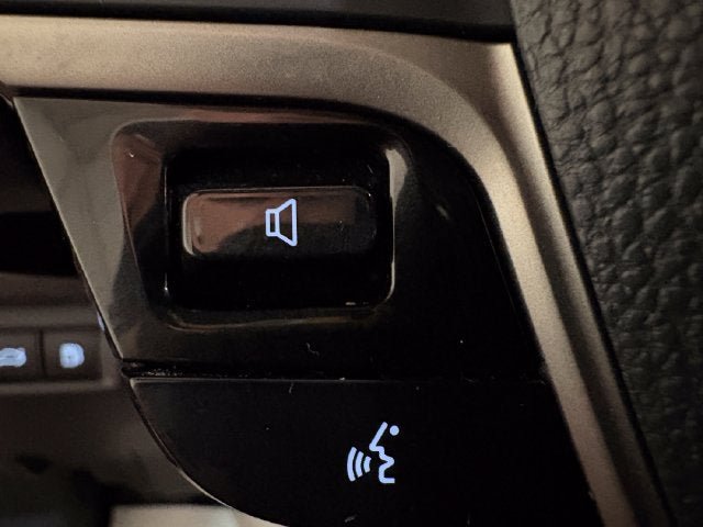 Used 2025 Toyota Camry SE FWD image 14