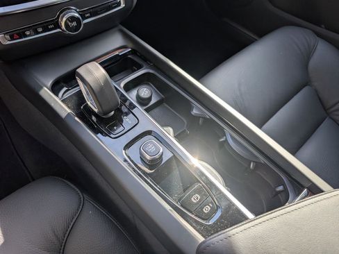 Used 2025 Volvo V60 B5 Cross Country Plus image 21