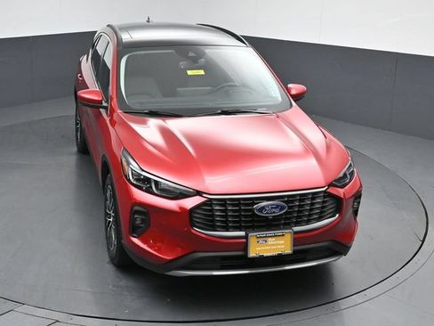 Certified 2025 Ford Escape SE w/ PHEV Premium Package FWD image 42