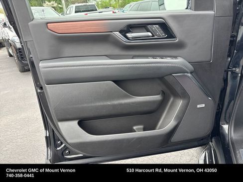 Used 2025 GMC Yukon Denali AWD/4WD image 13
