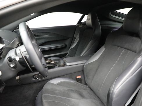 Used 2025 Aston Martin V8 Vantage Coupe image 16