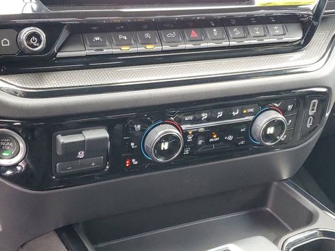 Used 2024 Chevrolet Silverado 1500 ZR2 image 18