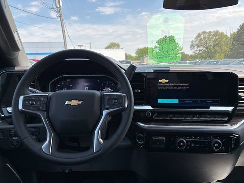New 2026 Chevrolet Silverado 1500 LT w/ Z71 Off-Road Package AWD/4WD image 13