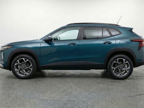 Used 2025 Chevrolet Trax LT image 5