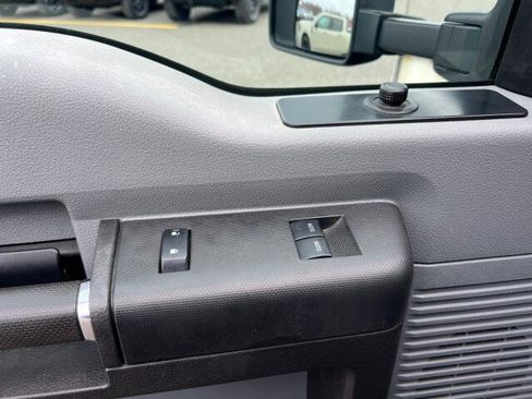 Used 2014 Ford F550 4x4 Regular Cab Super Duty image 10