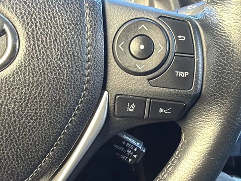 Used 2019 Toyota Corolla SE w/ SE Premium Package image 11