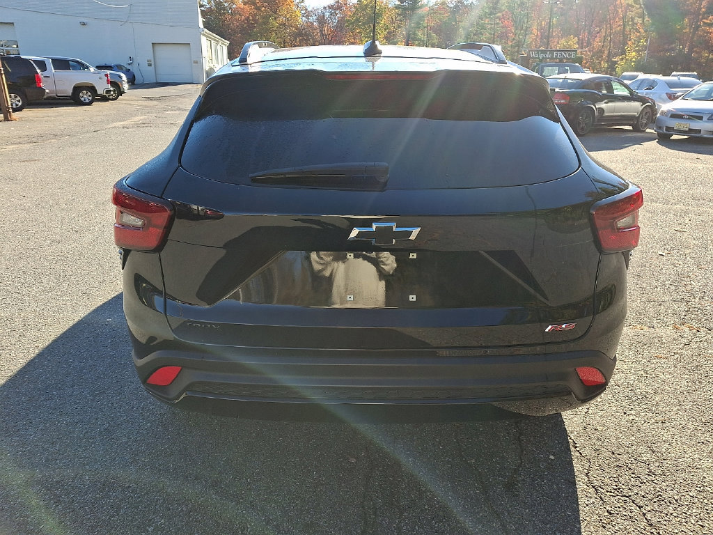 Used 2024 Chevrolet Trax RS w/ Sunroof Package FWD image 6