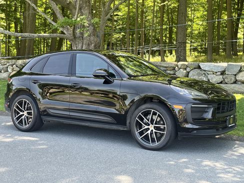 Used 2023 Porsche Macan AWD/4WD image 32