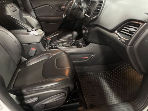 Used 2020 Jeep Cherokee Trailhawk w/ Comfort/Convenience Group image 14