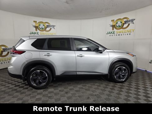 Used 2024 Nissan Rogue SV AWD/4WD image 9