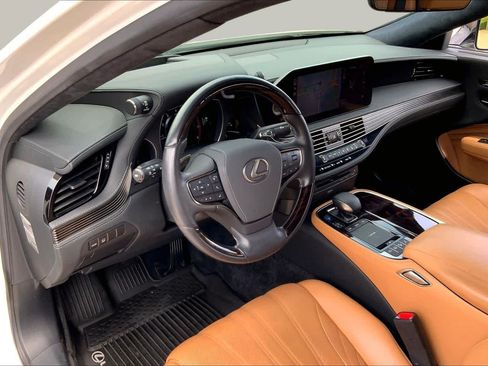 Used 2022 Lexus LS 500 w/ Interior Upgrade Package RWD image 16