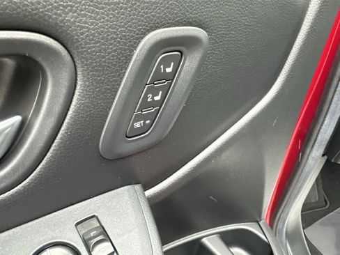 Certified 2025 Honda Pilot Touring image 12