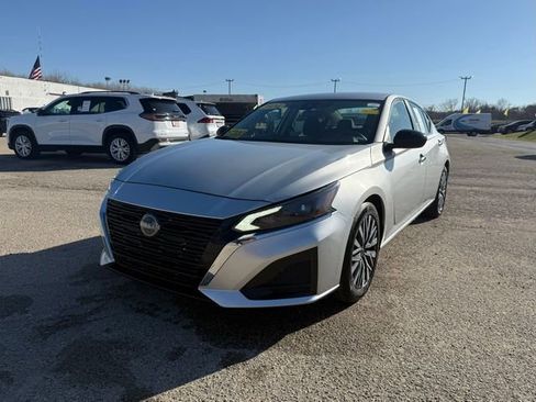 Used 2024 Nissan Altima 2.5 SV image 4