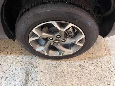 Used 2025 Chevrolet Trax LT FWD image 29