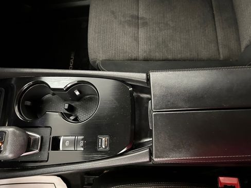 Used 2022 Nissan Rogue SV FWD image 23
