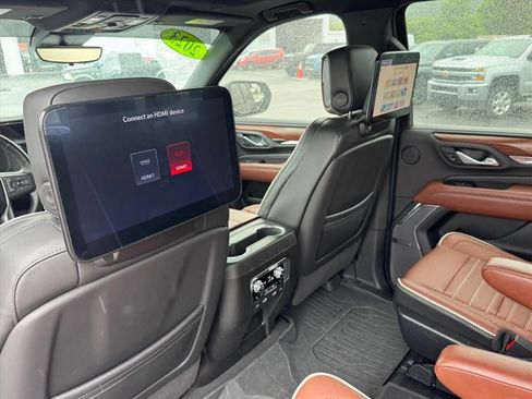 Used 2023 GMC Yukon XL Denali Ultimate w/ LPO, Floor Liner Package AWD/4WD image 17
