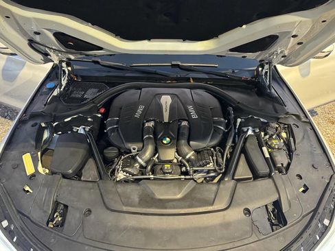 Used 2017 BMW 750i xDrive image 12