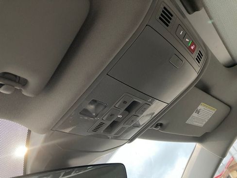 Used 2025 Volkswagen Jetta SE FWD image 26