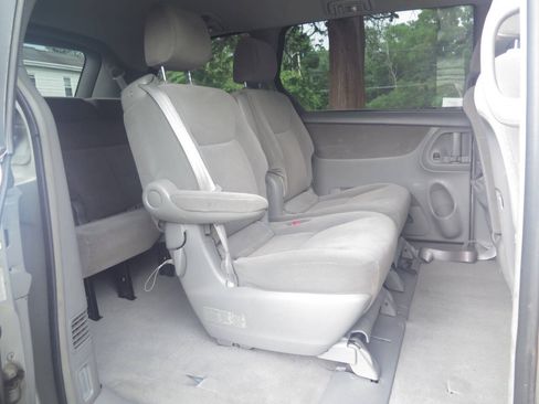 Used 2004 Toyota Sienna LE FWD image 11