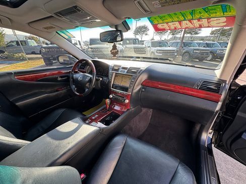 Used 2011 Lexus LS 460 w/ Comfort Pkg RWD image 24