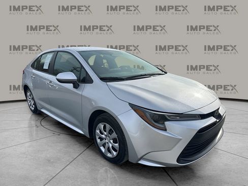 Used 2025 Toyota Corolla LE image 7