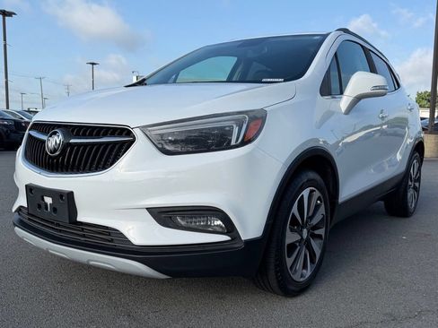 Used 2018 Buick Encore Essence FWD image 3