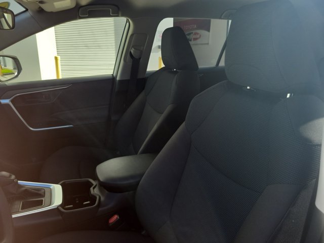 Certified 2025 Toyota RAV4 LE FWD image 21