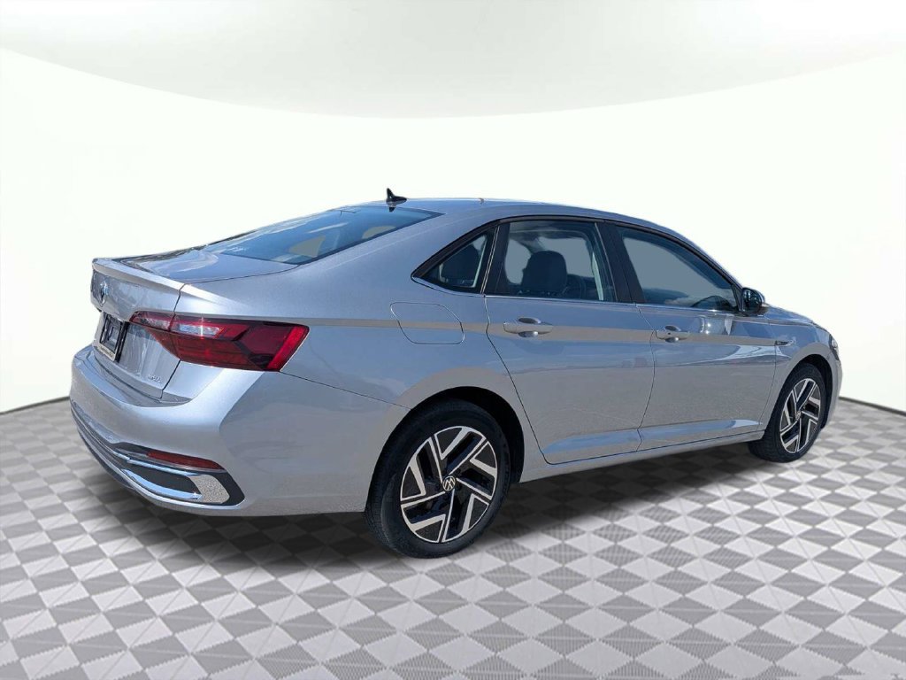Used 2024 Volkswagen Jetta SEL FWD image 3