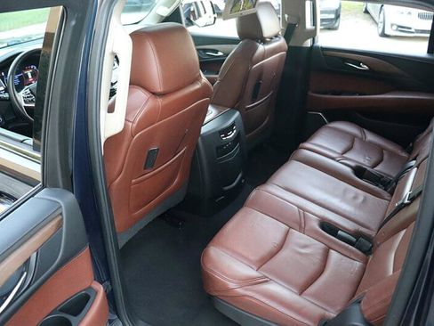 Used 2020 Cadillac Escalade ESV Premium Luxury image 15