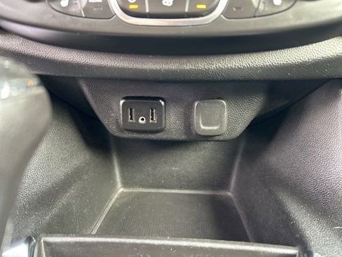 Used 2020 Chevrolet Traverse LT image 27