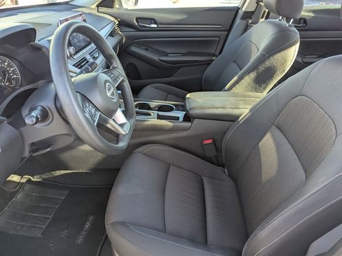 Used 2024 Nissan Altima 2.5 SV FWD image 25