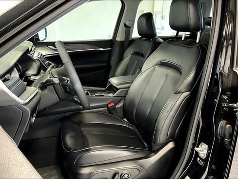 New 2024 Jeep Grand Cherokee Limited w/ Black Appearance Package AWD/4WD image 12
