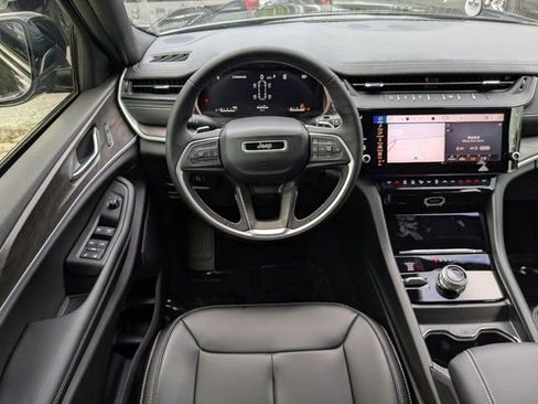 New 2026 Jeep Grand Cherokee L Limited w/ Limited Altitude Package AWD/4WD image 18