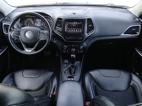 Used 2019 Jeep Cherokee Latitude Plus w/ Comfort/Convenience Group AWD/4WD image 20