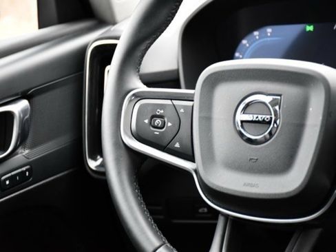 Certified 2025 Volvo XC40 B5 Plus image 20