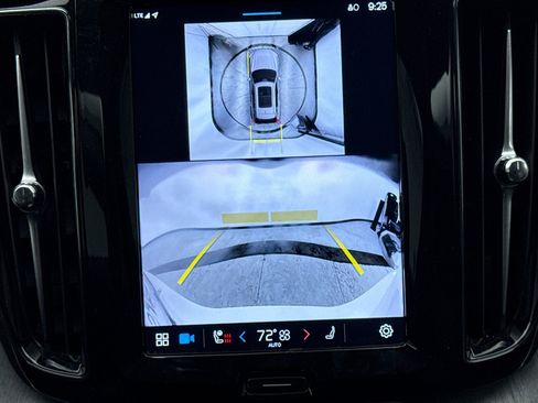 Used 2025 Volvo XC60 B5 Plus image 11