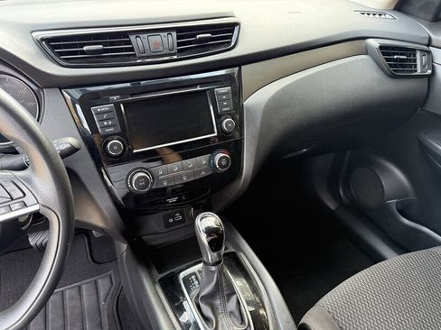 Used 2019 Nissan Rogue Sport S image 17