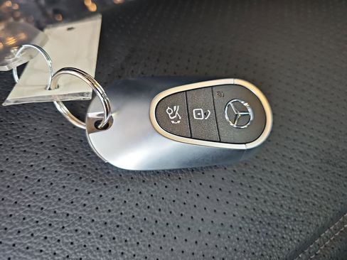 Used 2024 Mercedes-Benz GLC 300 4MATIC image 37