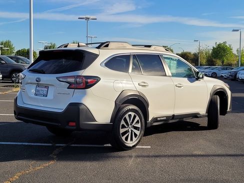 Used 2024 Subaru Outback Premium AWD/4WD image 6