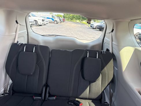 Used 2023 Chrysler Voyager LX FWD image 13