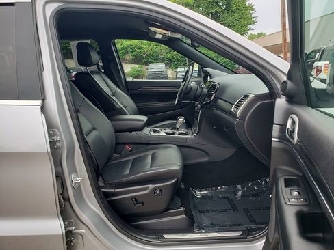 Used 2019 Jeep Grand Cherokee Limited AWD/4WD image 19