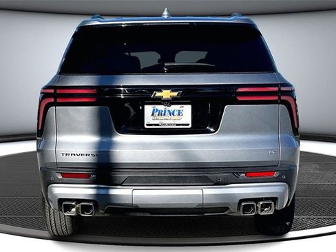 Used 2024 Chevrolet Traverse LT image 5