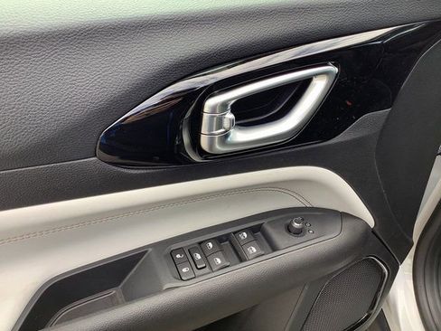 New 2026 Jeep Compass Limited image 10