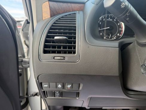 Used 2024 Nissan Armada SL w/ Captain's Chairs Package image 21