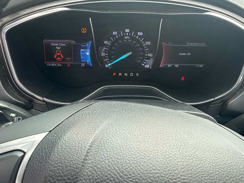 Used 2017 Ford Fusion SE w/ Equipment Group 201A FWD image 18