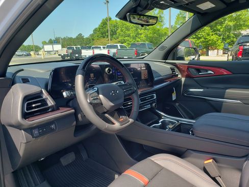 New 2026 Chevrolet Traverse RS w/ LPO, Floor Liner Package FWD image 30