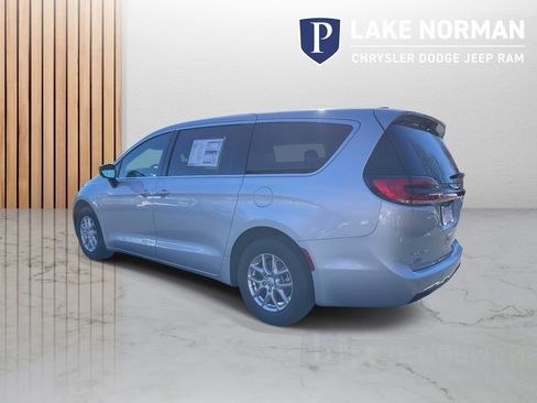 New 2026 Chrysler Pacifica Select image 7