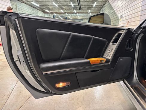 Used 2005 Cadillac XLR RWD image 7