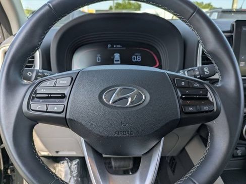 Used 2025 Hyundai Venue SEL FWD image 21